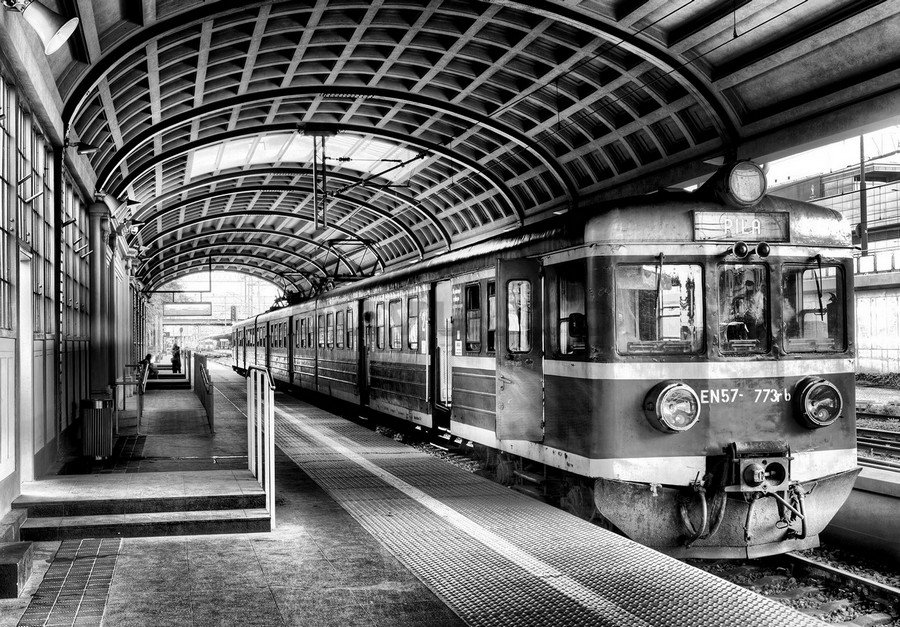 Fototapet vlies: Metrou vechi (alb-negru) - 184x254 cm