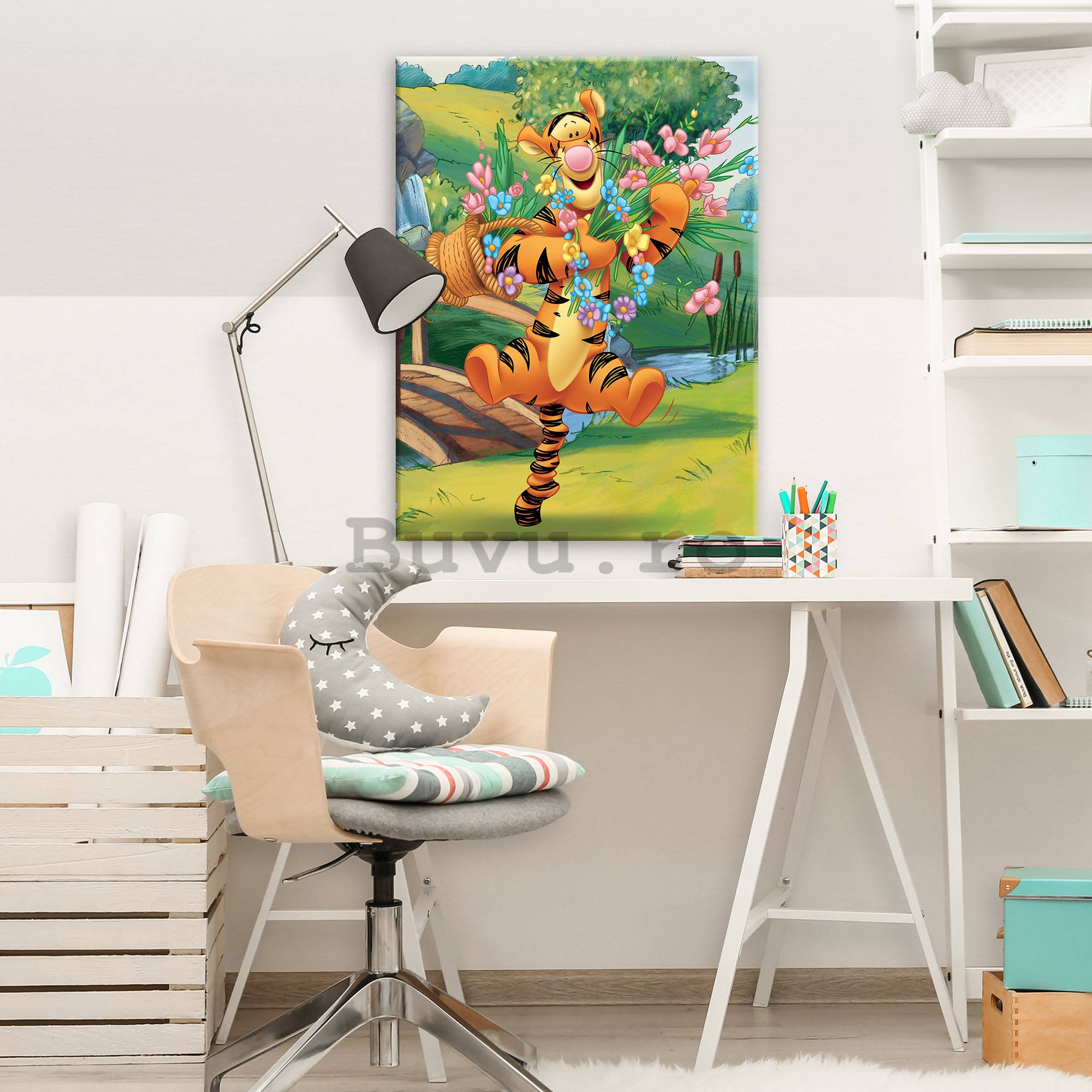 Tablou canvas: Winnie the Pooh (Tigru și flori) - 75x100 cm